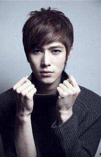 中国内地男明星排行榜,实力与颜值并存，谁将问鼎巅峰？